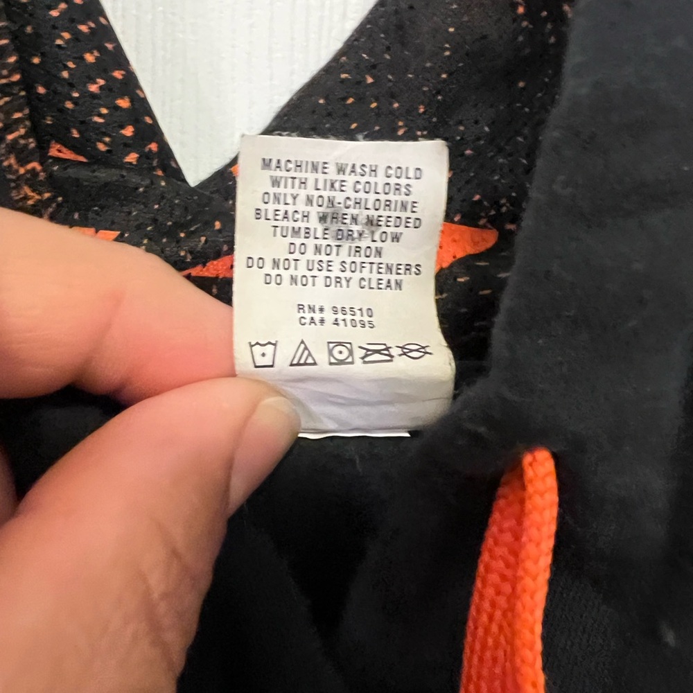 SOLD!!!  Under Armour men’s XL sweatshirt - Picture 12 of 14